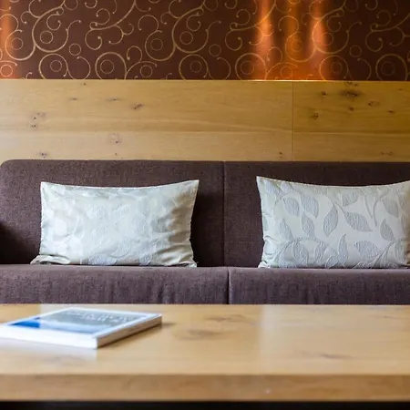 Apartament Tschanun *